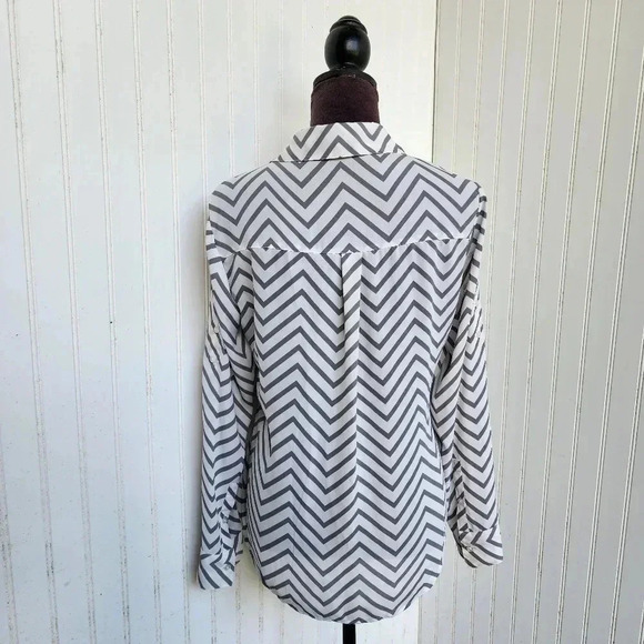 Express Blouse Button Up Womens Gray White Zig Zag The Portfolio Shirt Sz S - Picture 7 of 11